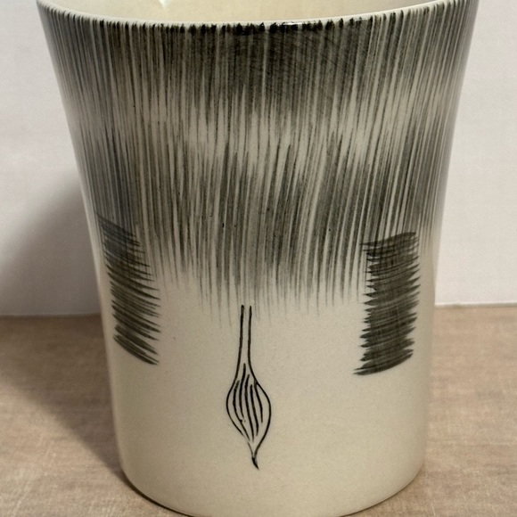 Pier 1 Grey 3D Elephant Mug Trunk for Handle Handpainted Stoneware 16 ounce - Picture 4 of 6